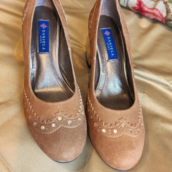 Daniela Shoes suede golden block heels - Picture 2 of 7